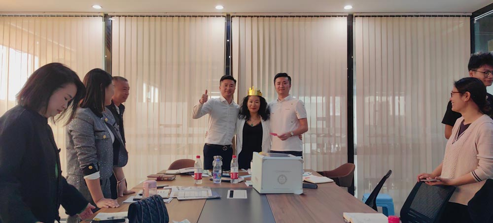 銷售（shòu）之星閃耀時刻，祝（zhù）張迪媛生日快樂！